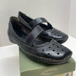 Nurture Mary Jane shoes size 8.5